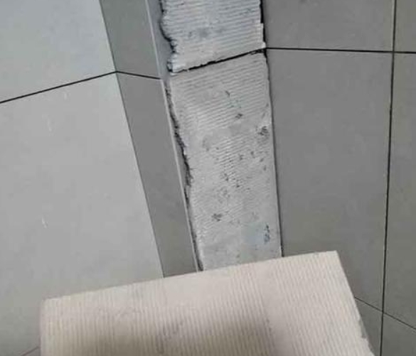 马关瓷砖空鼓维修公司分享下厨房瓷砖脱落的补救措施。